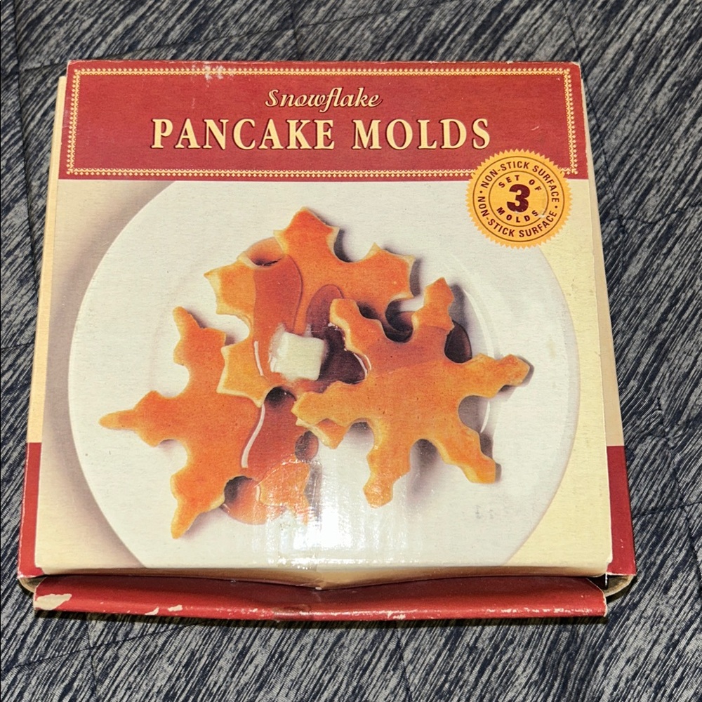 NWT Williams Sonoma winter snowflake pancake molds